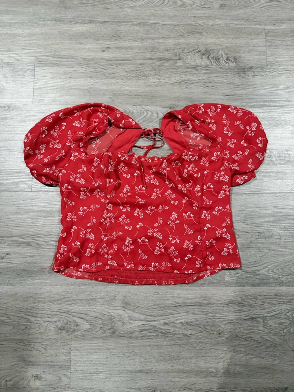 Abercrombie & Fitch red ditsy Red Floral Puff-Sleeve Women's Top